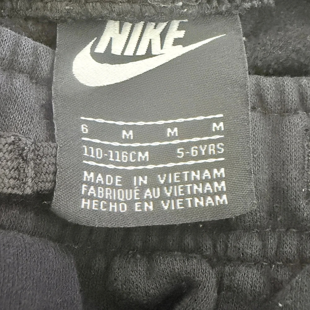 Nike Sweatpants Kids Size 6 Black Good Fleece Joggers Embroidered Logo